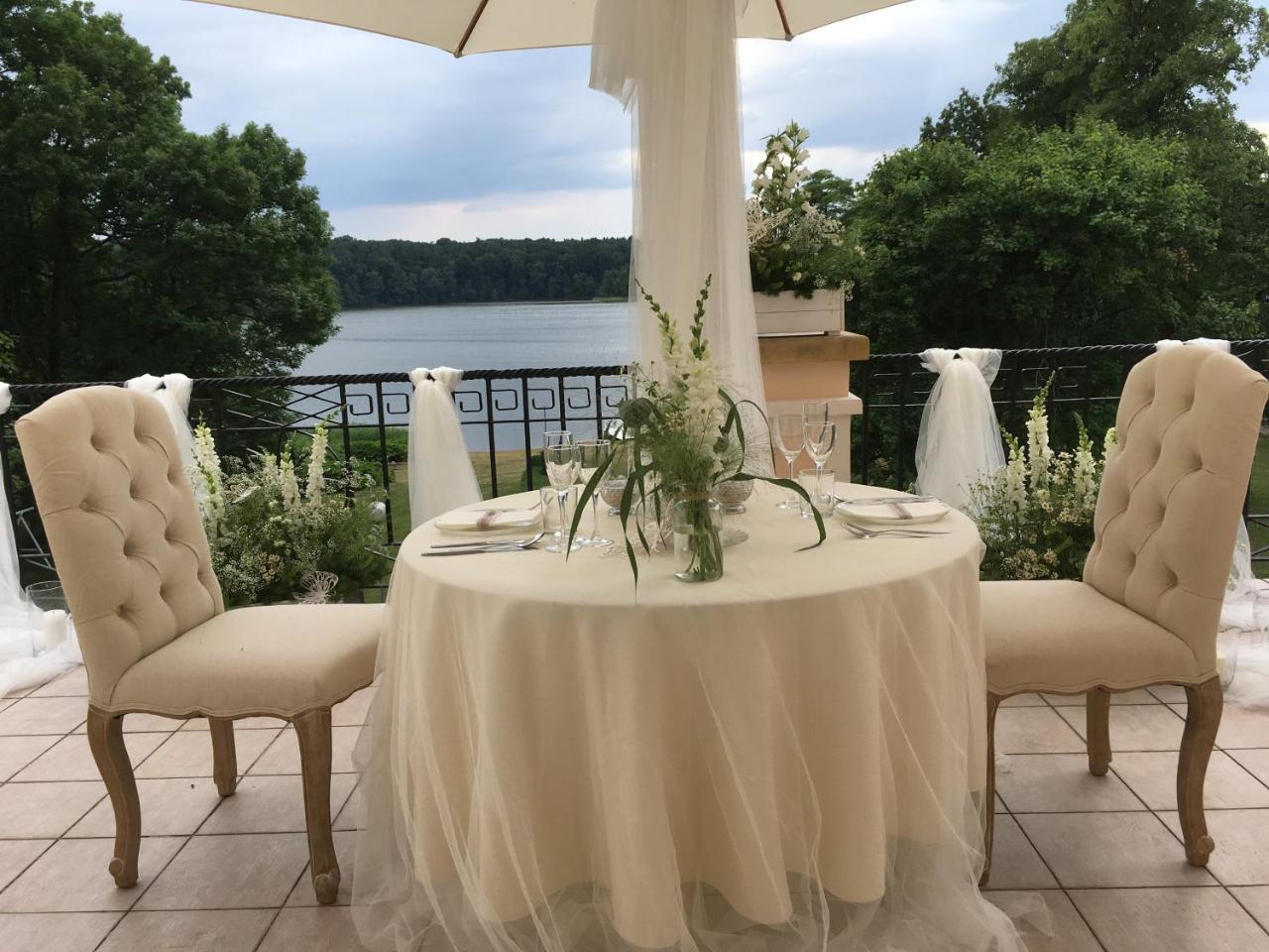 Palac Bialokosz Hotell Exteriör bild